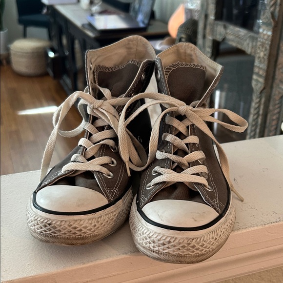 Converse All Stars Shoes - Chuck Taylor All Star Canvas Gray High-Top Sneakers with White Laces - Size 7.0